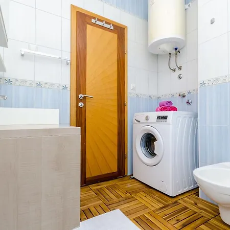 Dora * Τρογκίρ