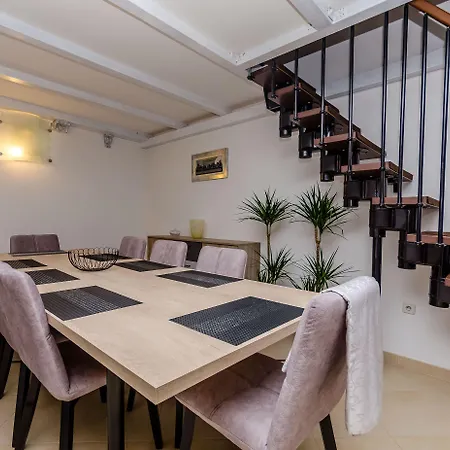 Dora Διαμέρισμα Τρογκίρ