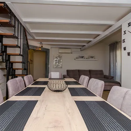 Dora Διαμέρισμα *