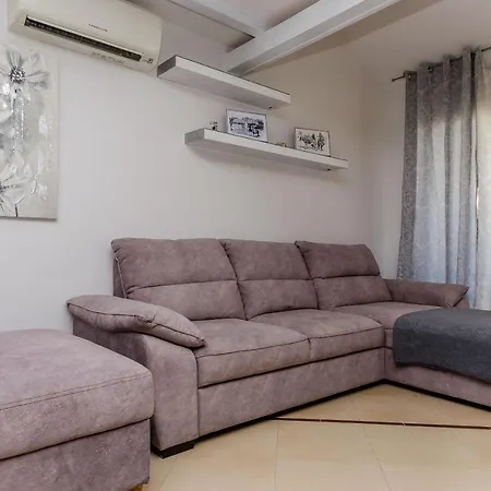 Apartman Dora